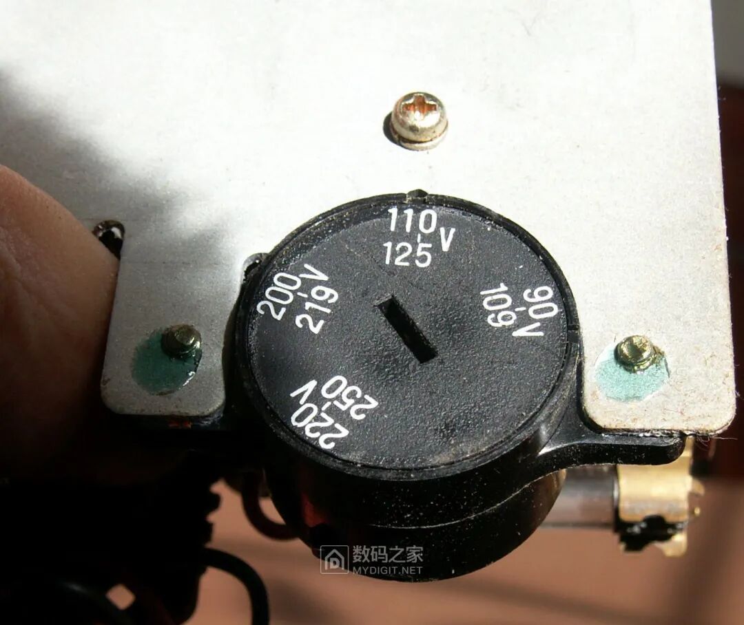 Disassembling a 50-Year-Old Panasonic Tape Recorder: Circuit Board Details Worth Seeing