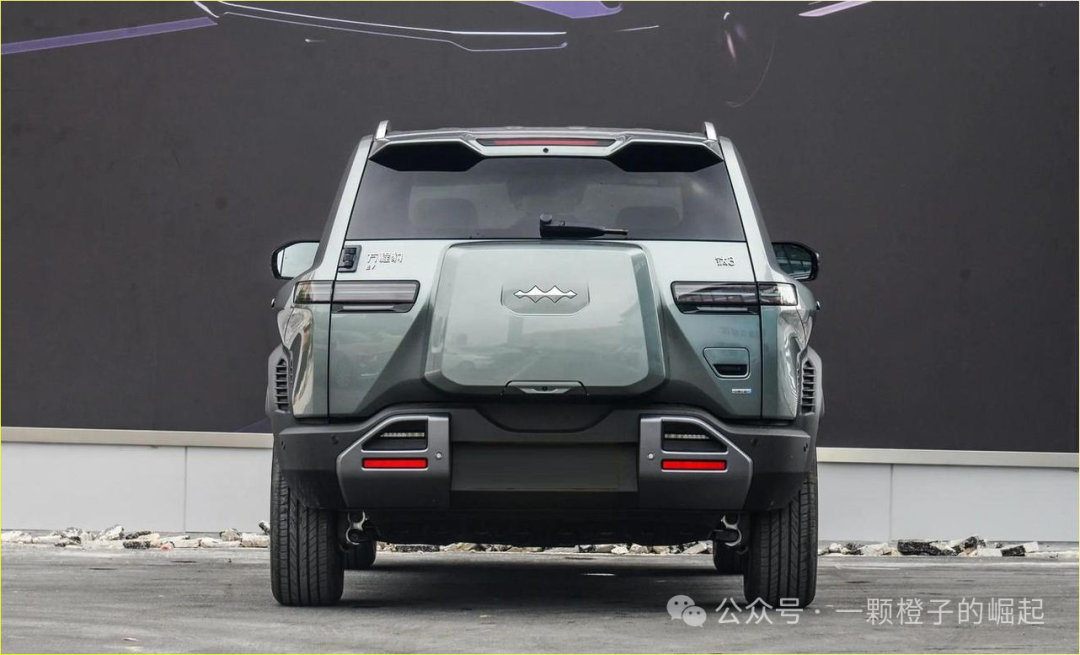 BYD Goes All Out! 4.9s to 100 km/h with the Powerful All-Wheel Drive Yunnian-C, Starting at Over 130,000 Yuan, Shocking the Internet!