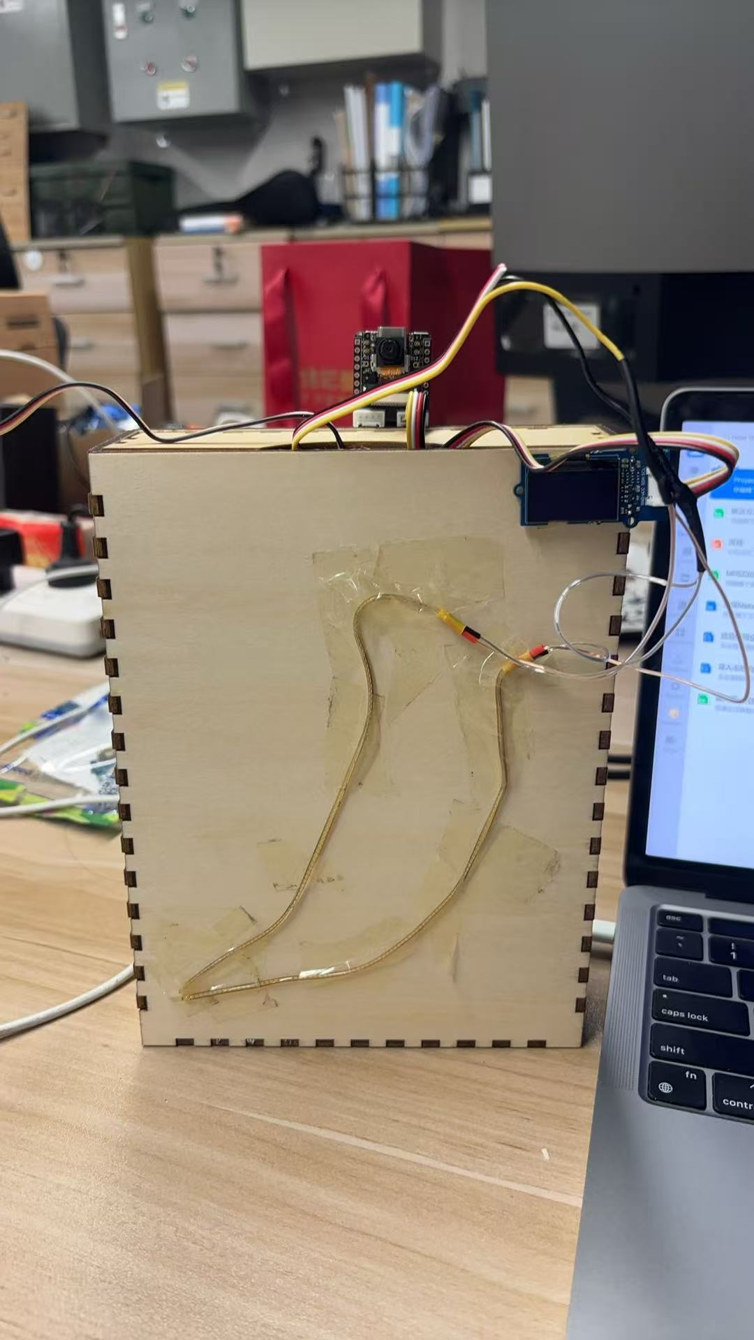 Maker Project Showcase | Smart Light Reminder System Based on Arduino and XIAO