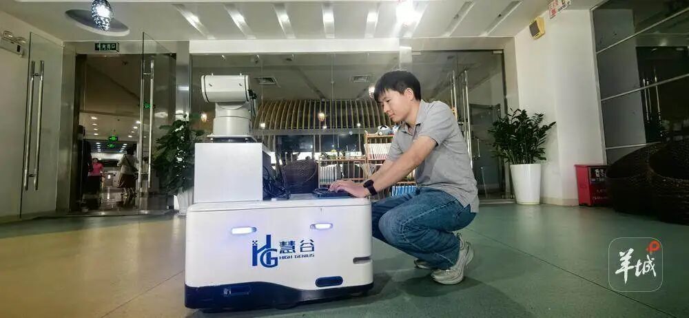 Training Robots and Riding the Wave of Industrial Internet: How They Master Skills