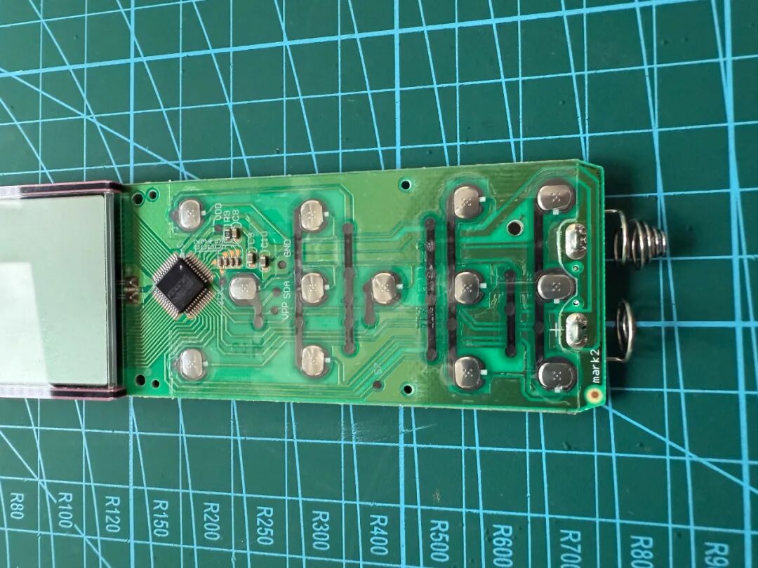 Disassembly of Xiaomi Air Conditioner Remote Control: How One MCU Handles All Functions?
