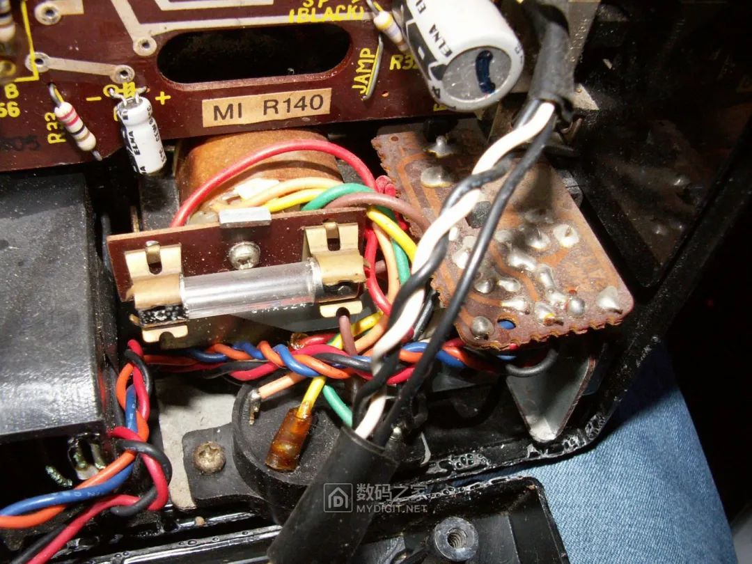 Disassembling a 50-Year-Old Panasonic Tape Recorder: Circuit Board Details Worth Seeing