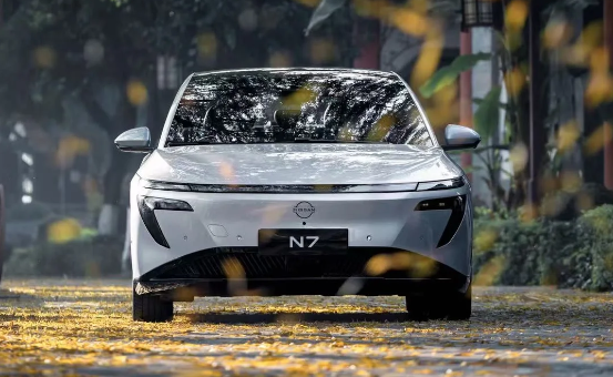 Nissan C-Class Electric Vehicle Starts at 119,900 Yuan, Competing with Xiaomi SU7, Features Frameless Doors and Snapdragon 8295 Chip, Selling 10,138 Units in One Hour