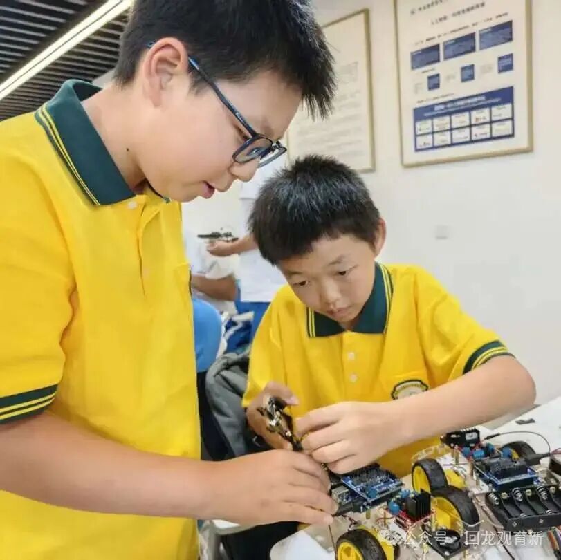 First-Year AI Exploration Team Visits Beihang University Engineering Practice and Innovation Center for "Exploring Artificial Intelligence"