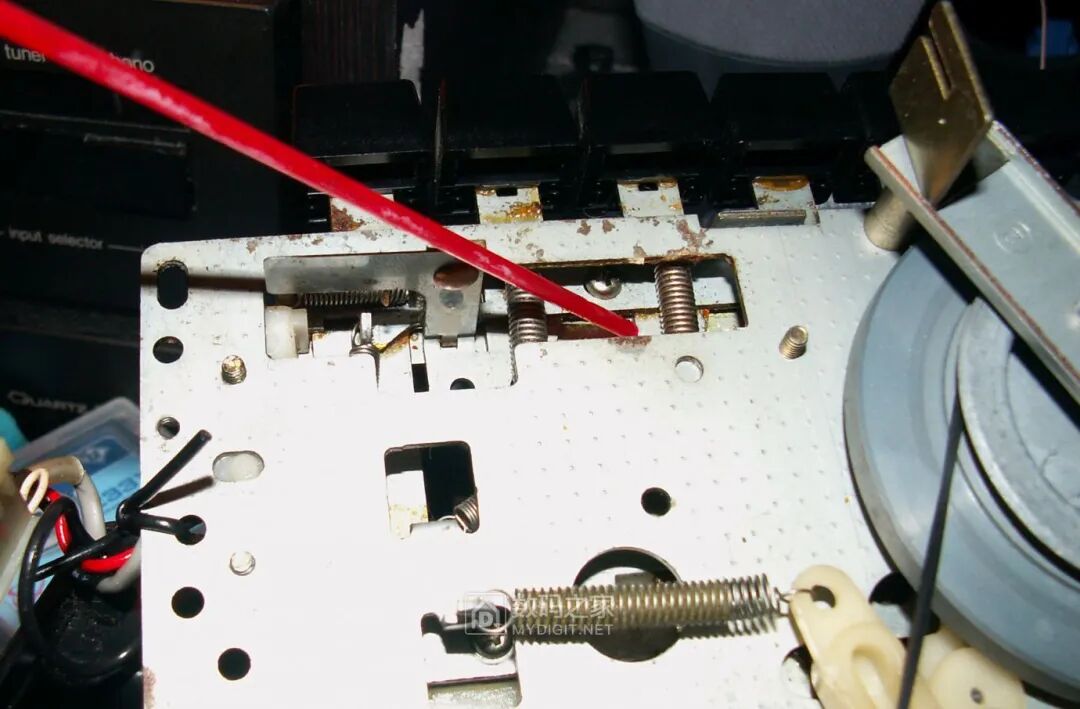 Disassembling a 50-Year-Old Panasonic Tape Recorder: Circuit Board Details Worth Seeing