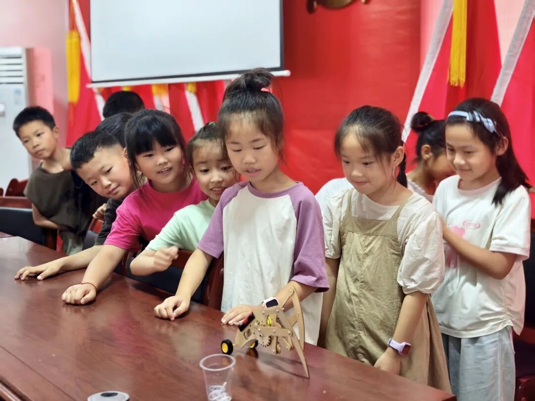 Interesting Summer Classes in Mashan, Meitan: Water Safety, AI Robots, and Crafts!