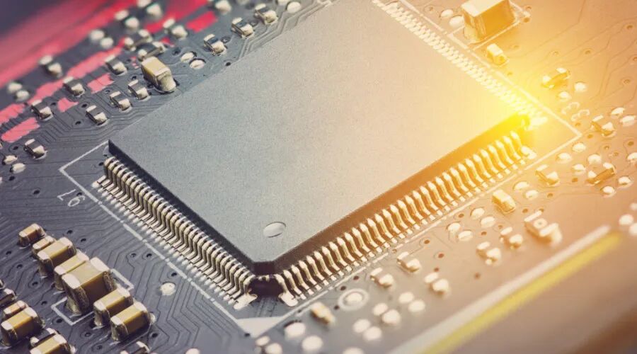 Entering Embedded Development: Should You Focus on Linux or Microcontrollers?