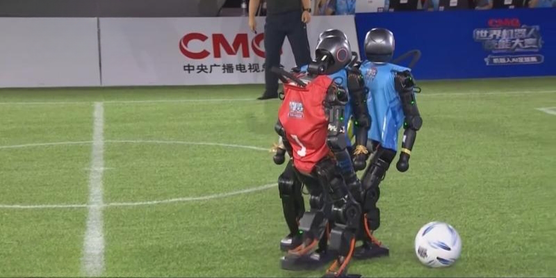 Robot Football World Cup Champion's Homecoming Debut! Domestic 'Iron Players' Kick Off a New Height in Technology, Netizens: Stronger than the National Team!