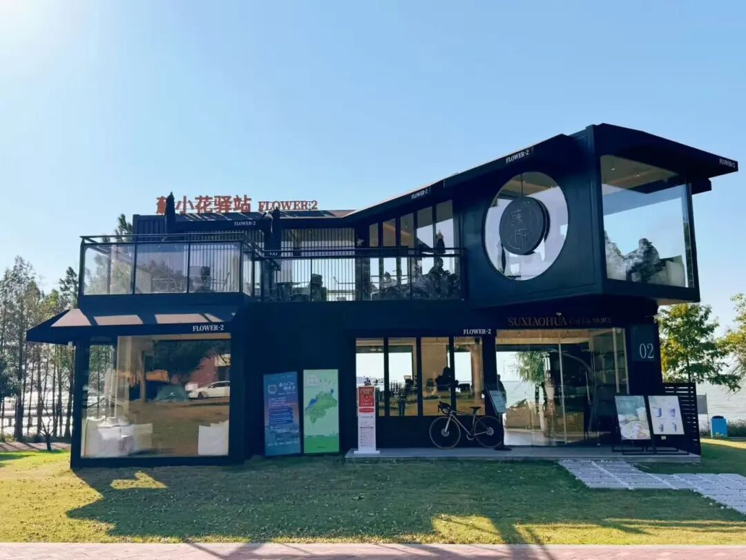 Encounter by the Lake! The S-Bay Robot Welcomes Guests at Dongtai Lake