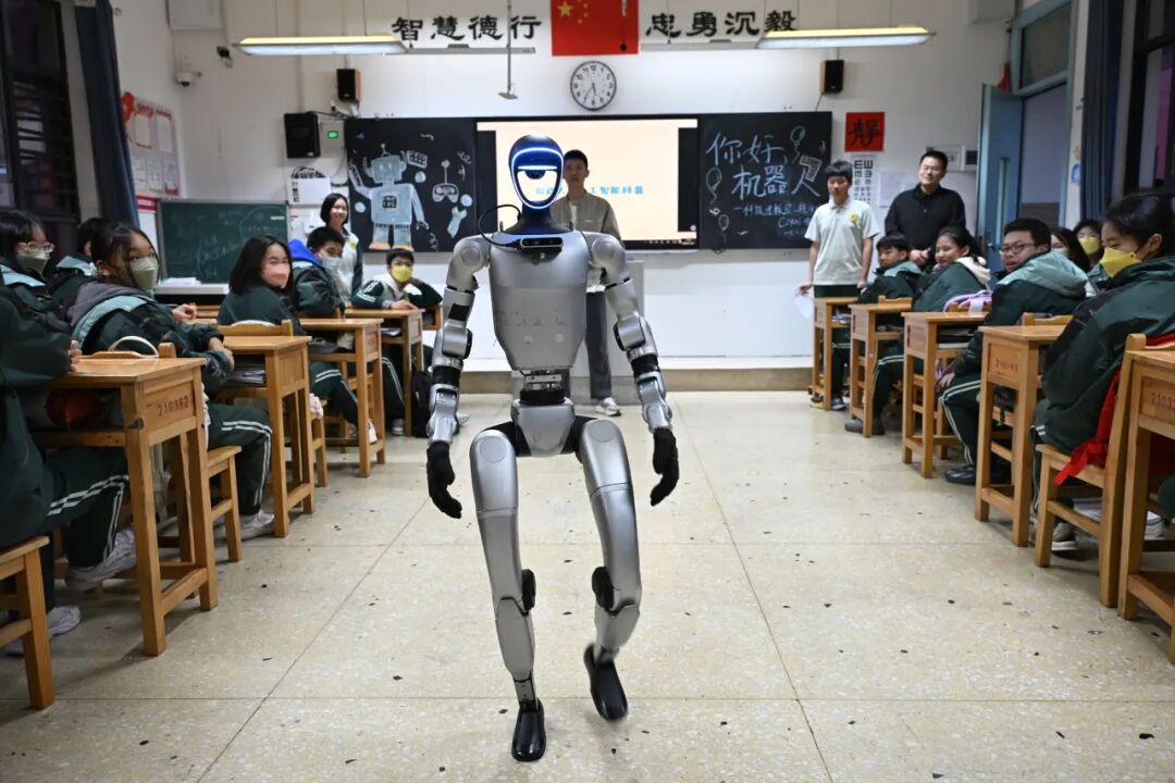 Technology Illuminates the Future (Part 1) | When Robots Enter the Classroom, Students Begin Their Journey of Exploring Artificial Intelligence