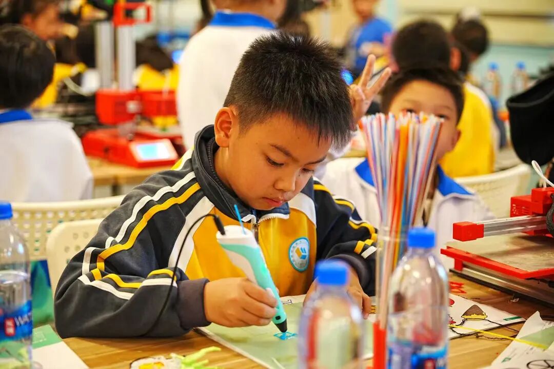 Decoding 3D Printing: Encountering an Intelligent Future