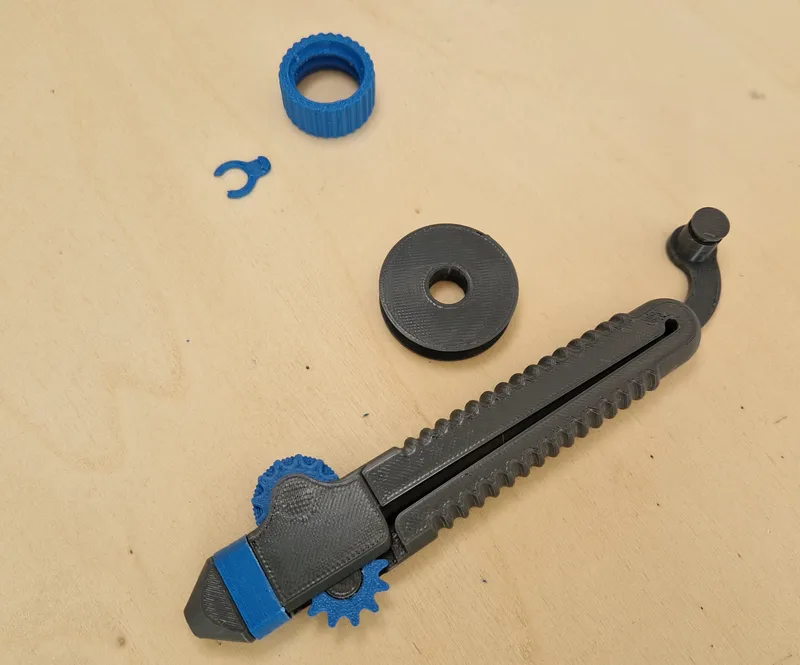 Soldering Enthusiasts, This Fully 3D Printed Solder Reel is Really Useful