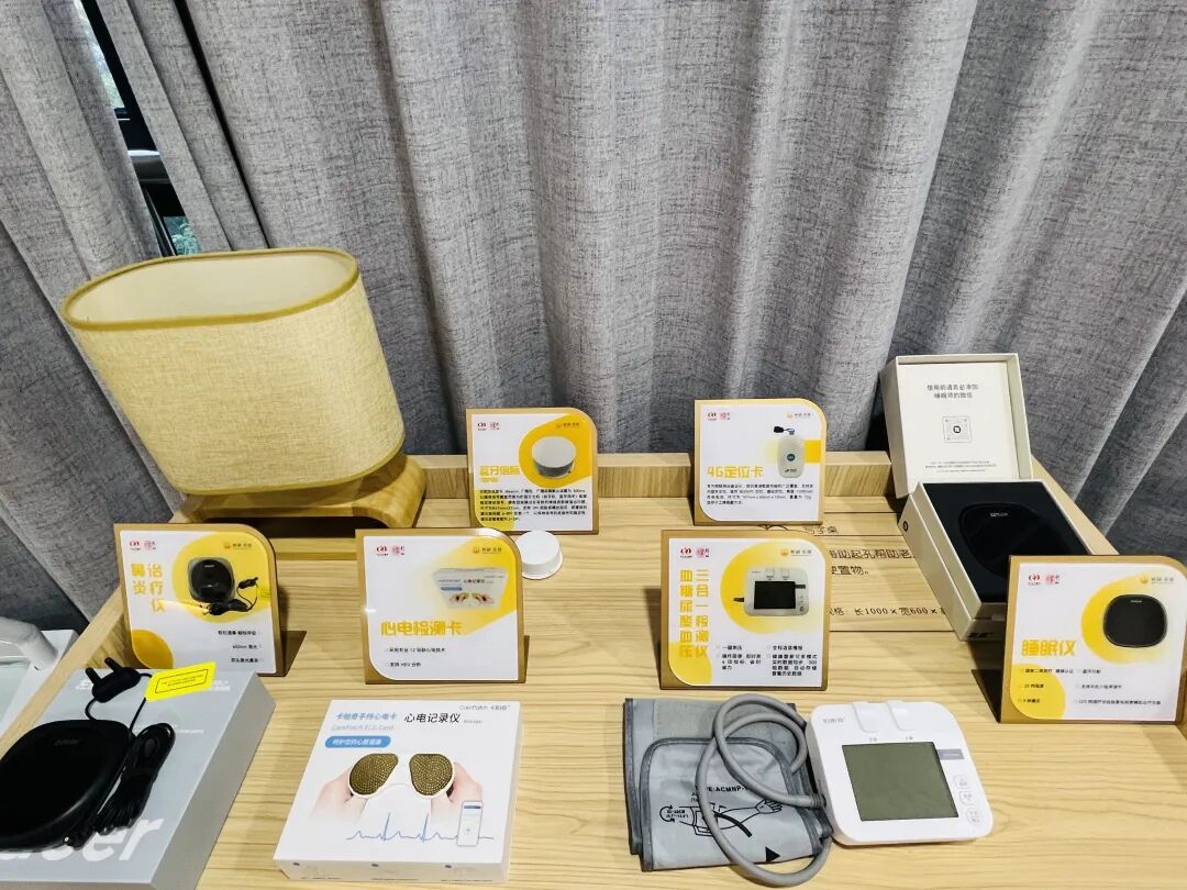 Innovative Elderly Care Technologies: AI Photo Albums, Smart Tongue Diagnosis, and Moxibustion Machines Available at Your Doorstep!