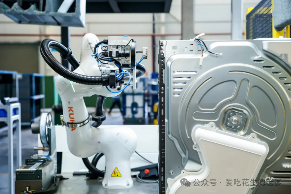 Midea KUKA AI Robot: How Many Steps Are Needed to Tighten a Screw?