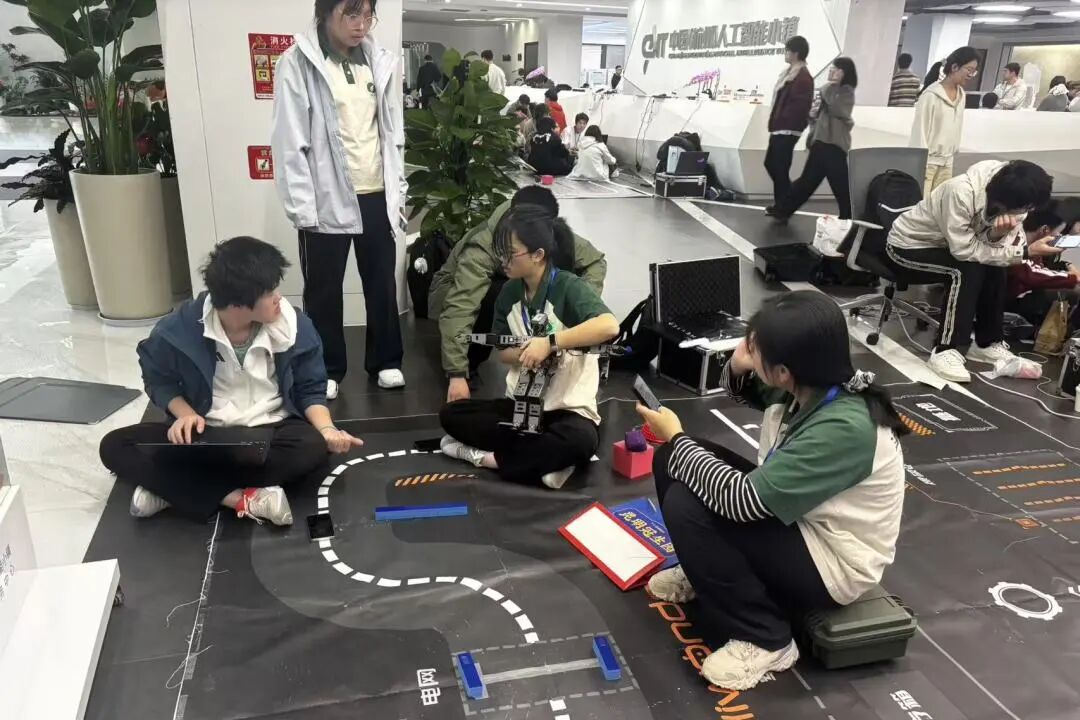 AI Innovation Robotics Team from Bochuan College Wins National Competition Awards