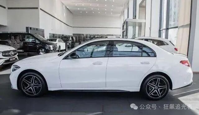 Mercedes-Benz C-Class Returns to 2.0T: Users Complain but Still Buy, Brand Truly Understands Consumer Psychology