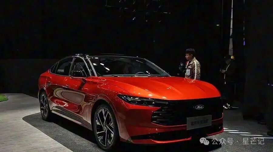 27-Inch Display and Snapdragon 8155 Chip: Has This Former B-Class Car King Arrived Too Late?