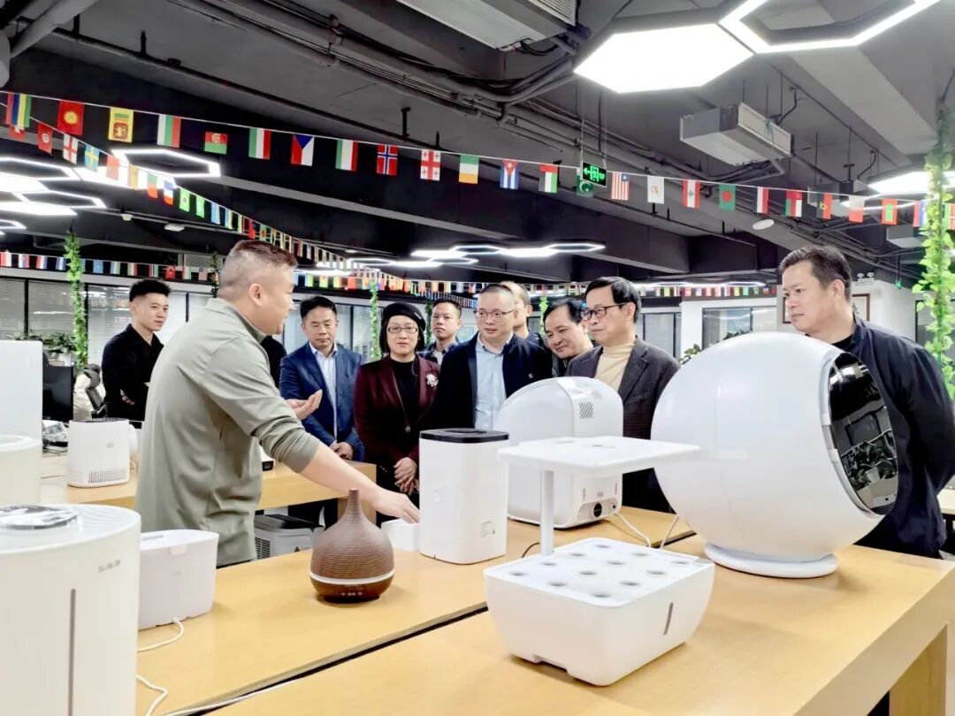 Shenzhen Hubei Chamber of Commerce Visits Weitas Intelligent Technology to Discuss AIoT Industry Innovation and Development