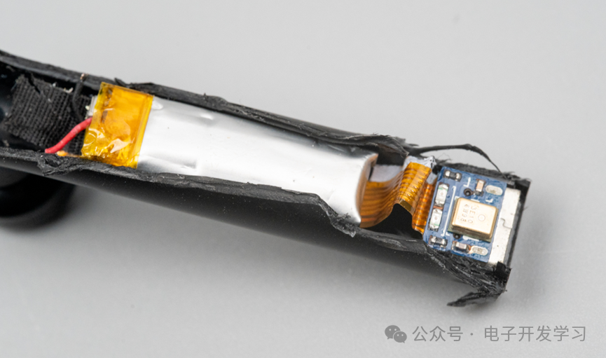 Disassembly of the Vintage Xiaomi First-Generation Bluetooth Headset: A 2014 Red Dot Award Product, Completely Dismantled!