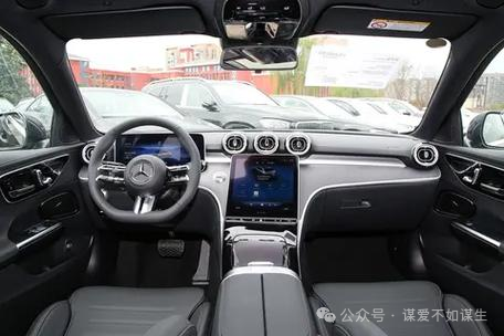 New Mercedes-Benz C-Class Revealed! 2.0T + 9AT Transmission, Does the BMW 3 Series Still Have an Edge?