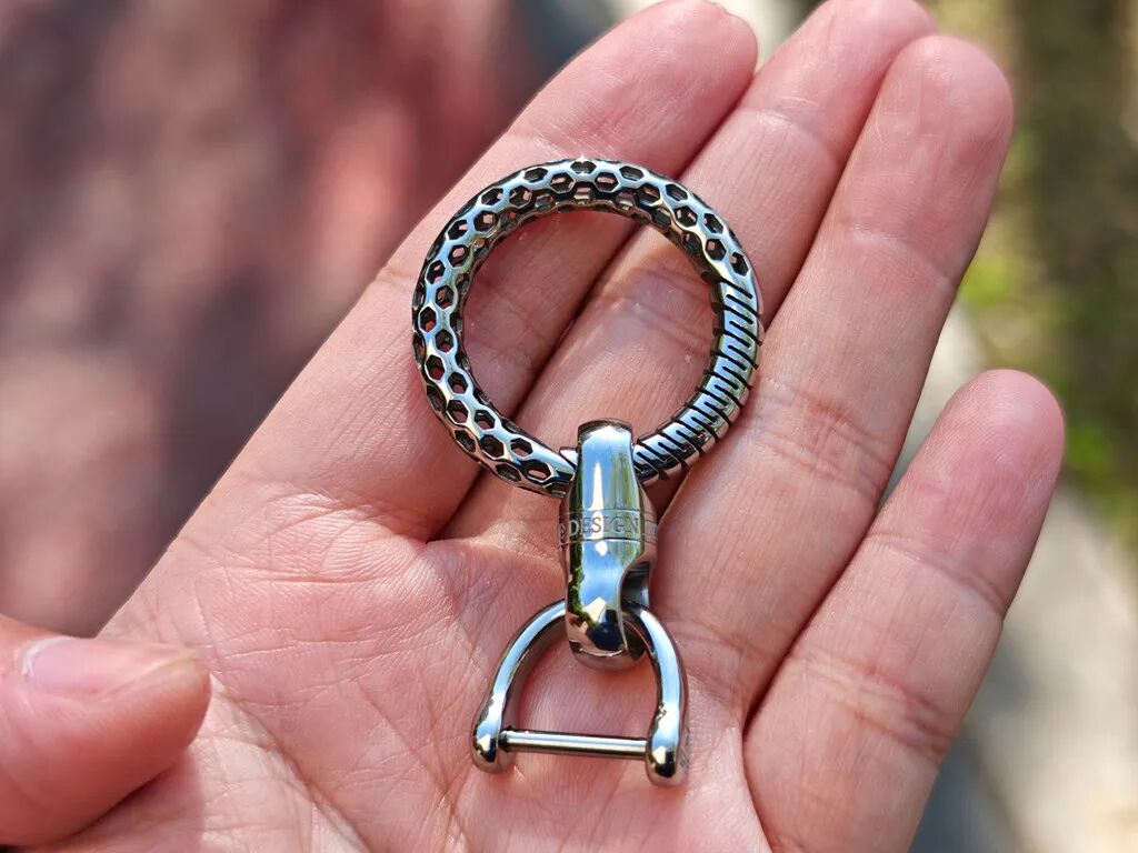 3D Printing with Apple-Origin Titanium Powder! FEGVE Titanium Alloy Keychain and Whistle Experience
