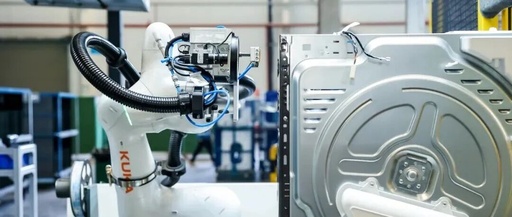 Midea KUKA AI Robot: How Many Steps Are Needed to Tighten a Screw?