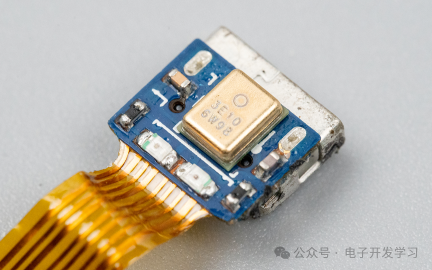 Disassembly of the Vintage Xiaomi First-Generation Bluetooth Headset: A 2014 Red Dot Award Product, Completely Dismantled!