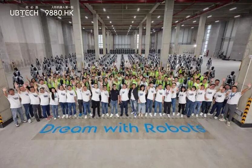 Chinese Robots Assemble in Formation, US Response Lacks Grace