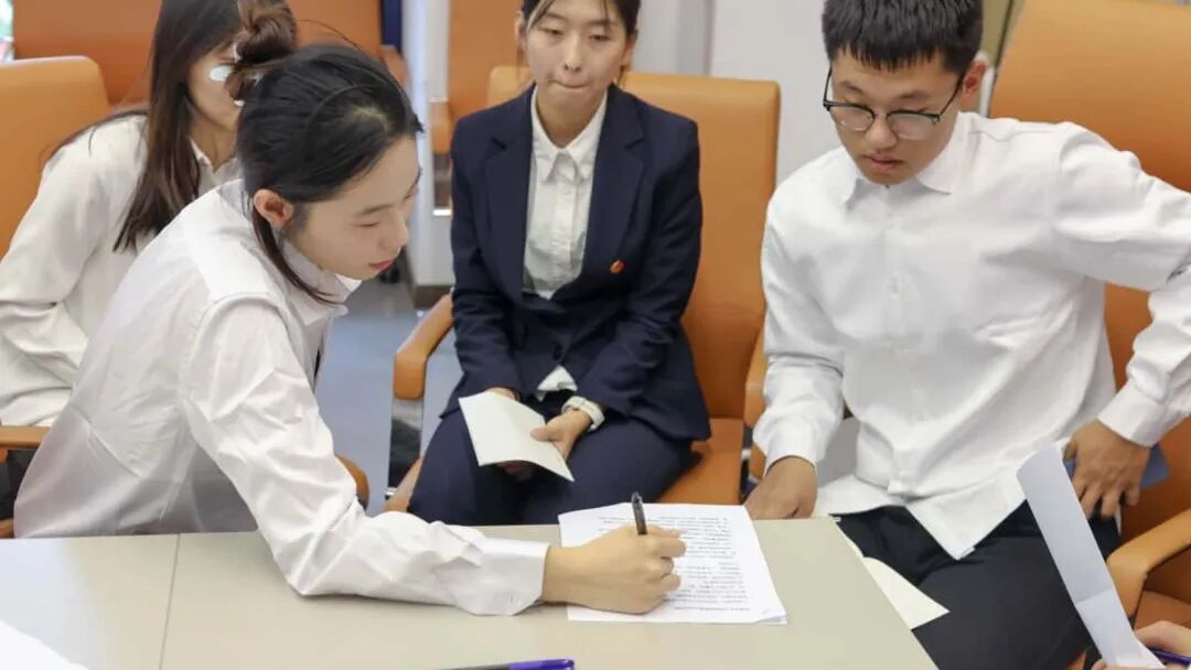 Decoding Campus Appeals with Python: Students at Jinzhong Information College Innovate Governance Solutions