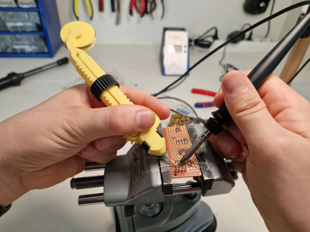 Soldering Enthusiasts, This Fully 3D Printed Solder Reel is Really Useful
