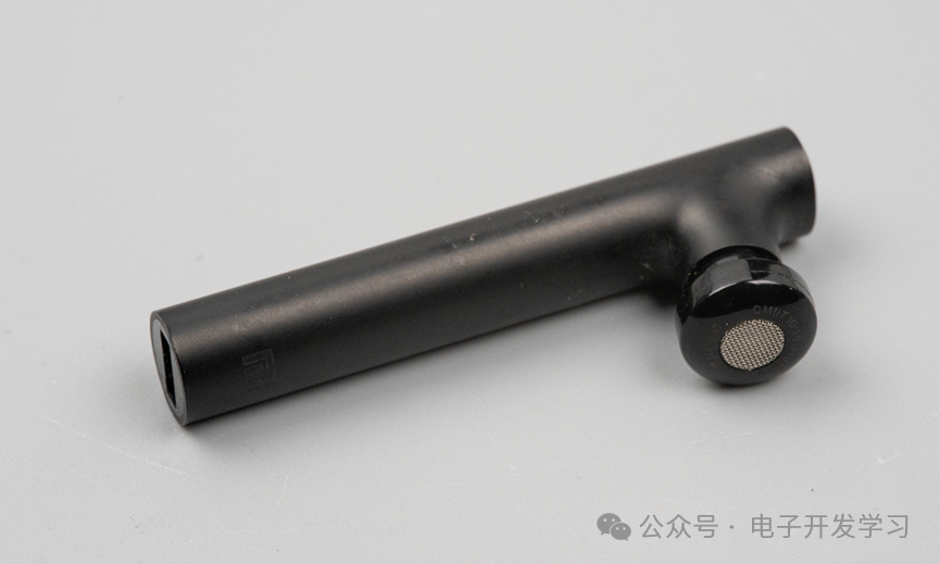 Disassembly of the Vintage Xiaomi First-Generation Bluetooth Headset: A 2014 Red Dot Award Product, Completely Dismantled!