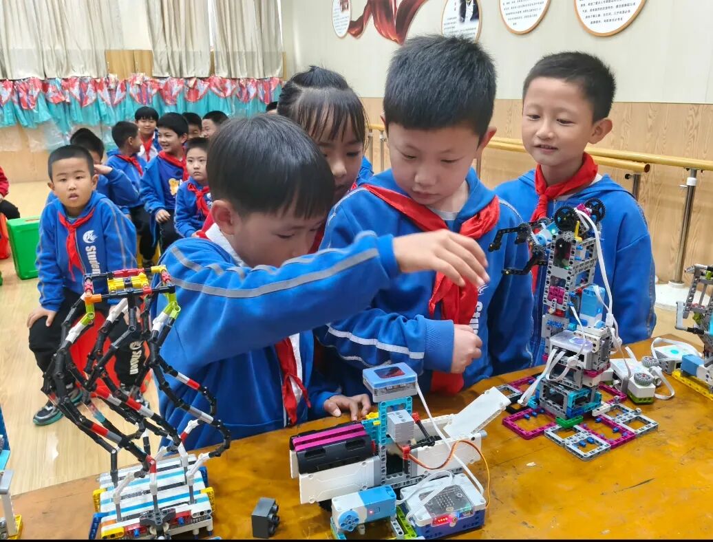 Cultivating a Bright Future: Class-Based Curriculum on AI Robotics