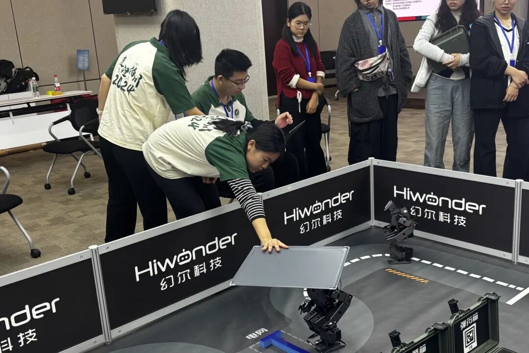 AI Innovation Robotics Team from Bochuan College Wins National Competition Awards