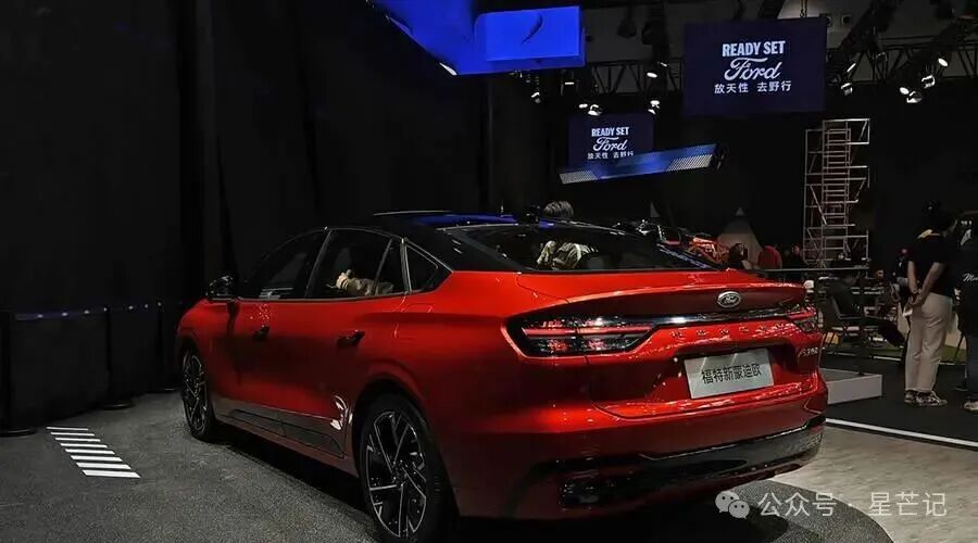27-Inch Display and Snapdragon 8155 Chip: Has This Former B-Class Car King Arrived Too Late?