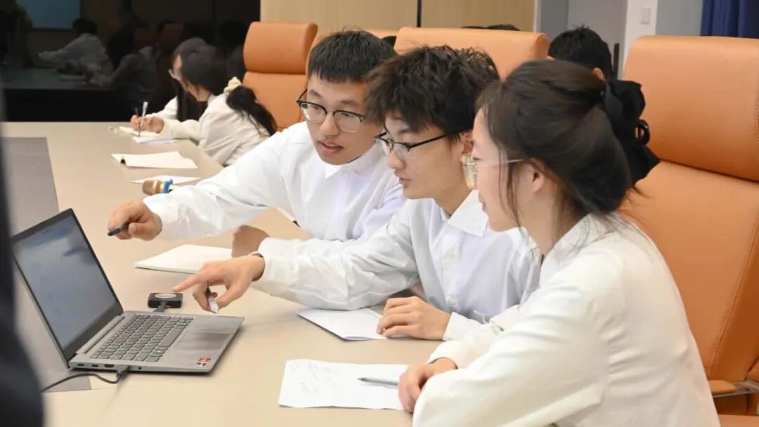 Decoding Campus Appeals with Python: Students at Jinzhong Information College Innovate Governance Solutions