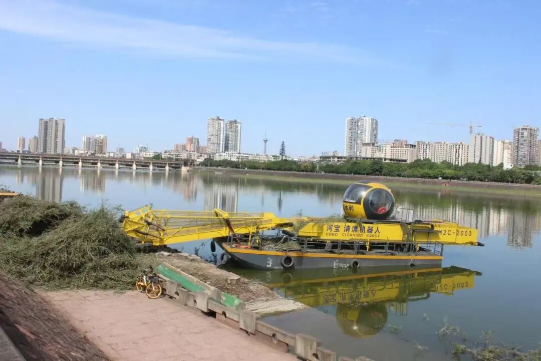 Spotlight: Chengdu-Made Water Surface Cleaning Robots Pass Highest Level Certification by the Ministry of Water Resources!