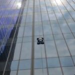 Empowering Technology! Environmental Group's AI Robot Assists in the 'One-Click Renewal' of the Jin Ying World Curtain Wall