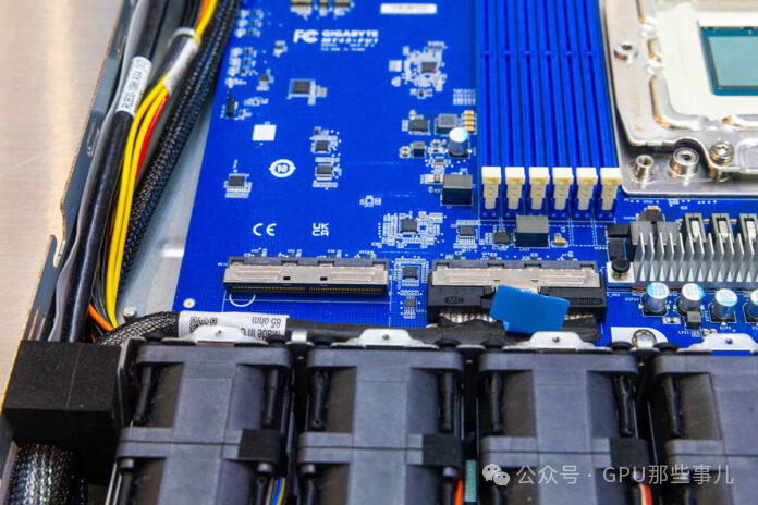 Gigabyte AmpereOne M Platform Arm Server R1A3-T40