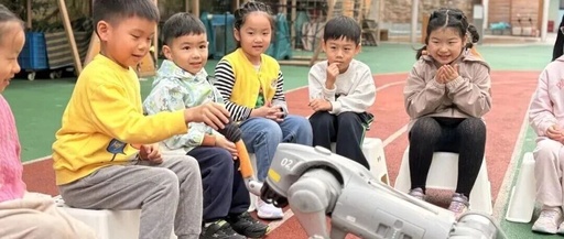 A Mysterious Companion Appears in Kindergarten! Did AI Robots Stump the Children?