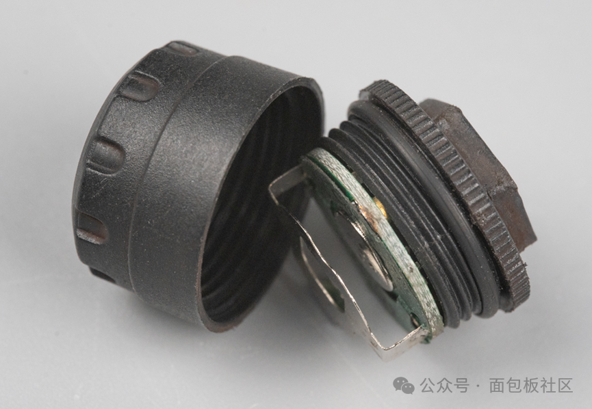 Disassembling a Leaky 360 Tire Pressure Sensor! Screw Antenna? This Operation is Impressive!