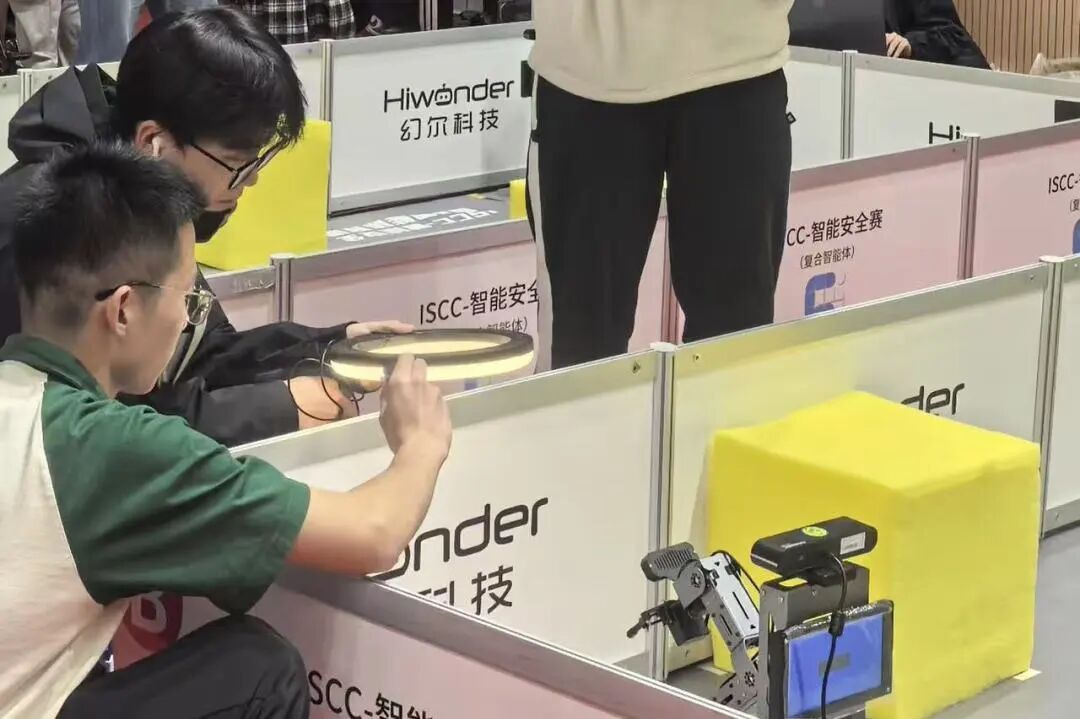 AI Innovation Robotics Team from Bochuan College Wins National Competition Awards
