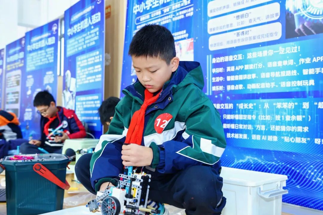 Robot Team Competition Welcomes 'AI Referee', Contestants Experience Artificial Intelligence in Action