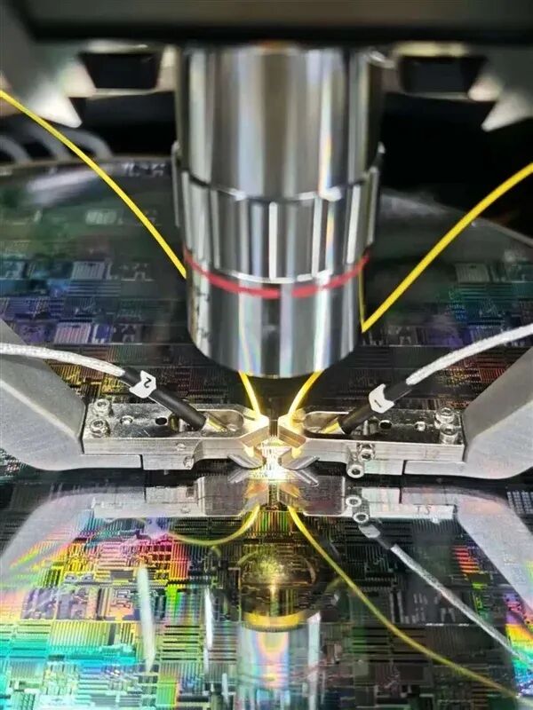 National Localization! China's First 12-Inch Silicon Photonic Chip Wafer Platform Officially Launched