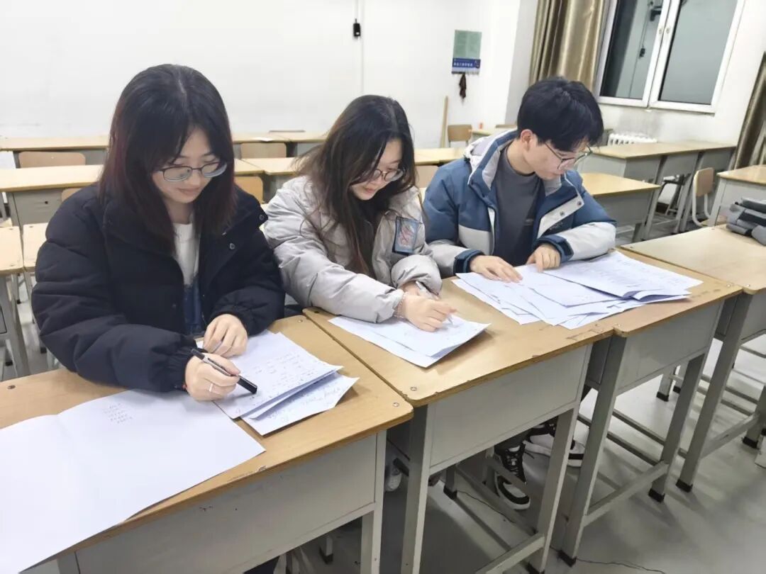 College News | Successful Completion of C Language Learning Assessment by the Software College's Development Department