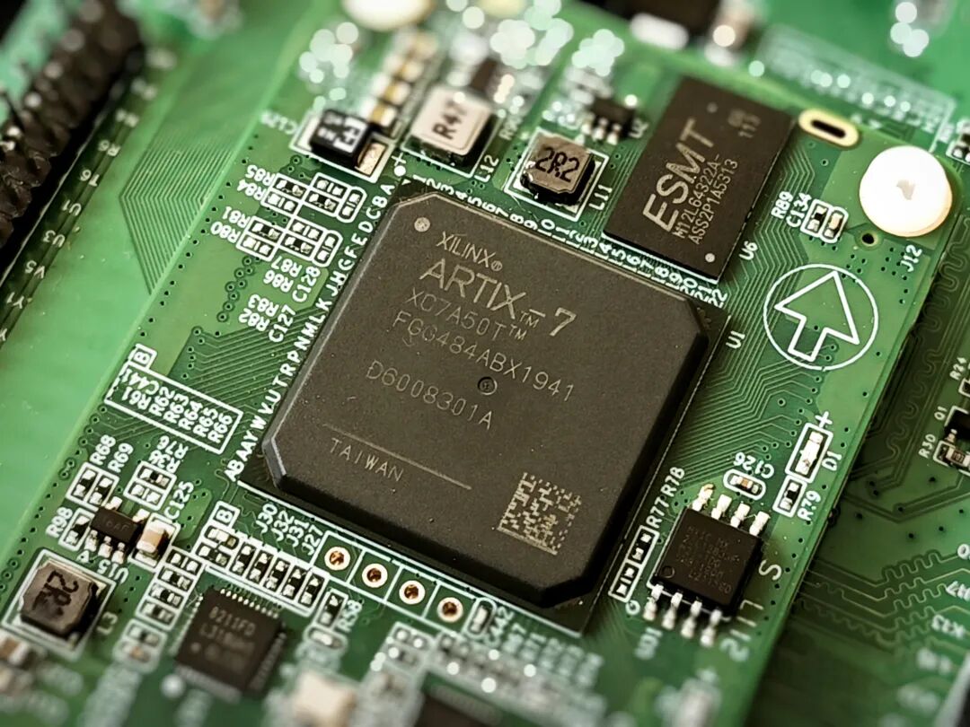 Review of a Second-Hand FPGA Development Board: An Affordable Entry-Level FPGA Tool!
