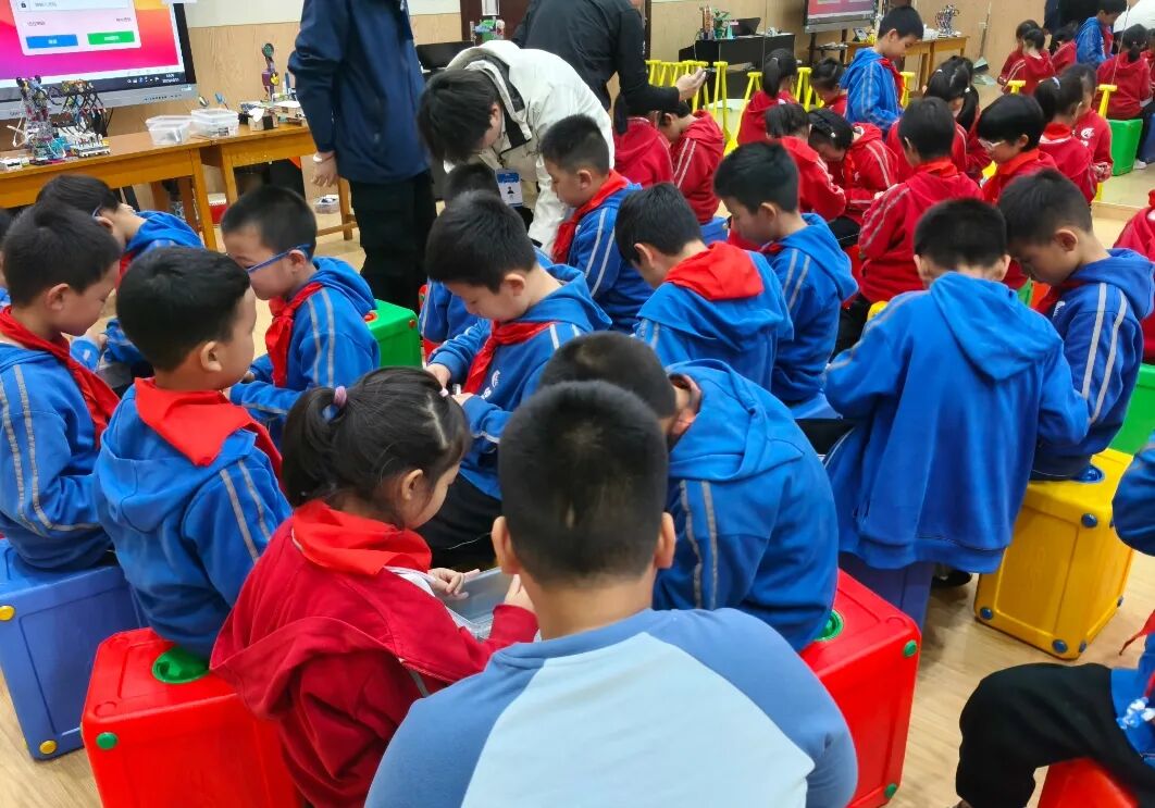 Cultivating a Bright Future: Class-Based Curriculum on AI Robotics