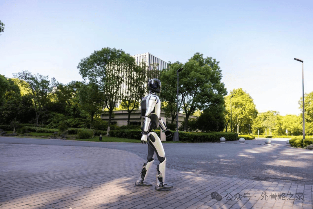56 Hours Across Suzhou and Shanghai! Chinese Humanoid Robot Walks 106 Kilometers, Sets Guinness World Record, What Future Lies Behind This Hard Technology Celebration?