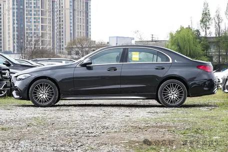 New Mercedes-Benz C-Class Revealed! 2.0T + 9AT Transmission, Does the BMW 3 Series Still Have an Edge?