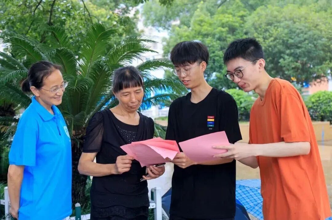 Longshan Community in Anwen Street: Embedded Services Weave a Safety Net for Livelihoods, Upgrading Happiness at Home