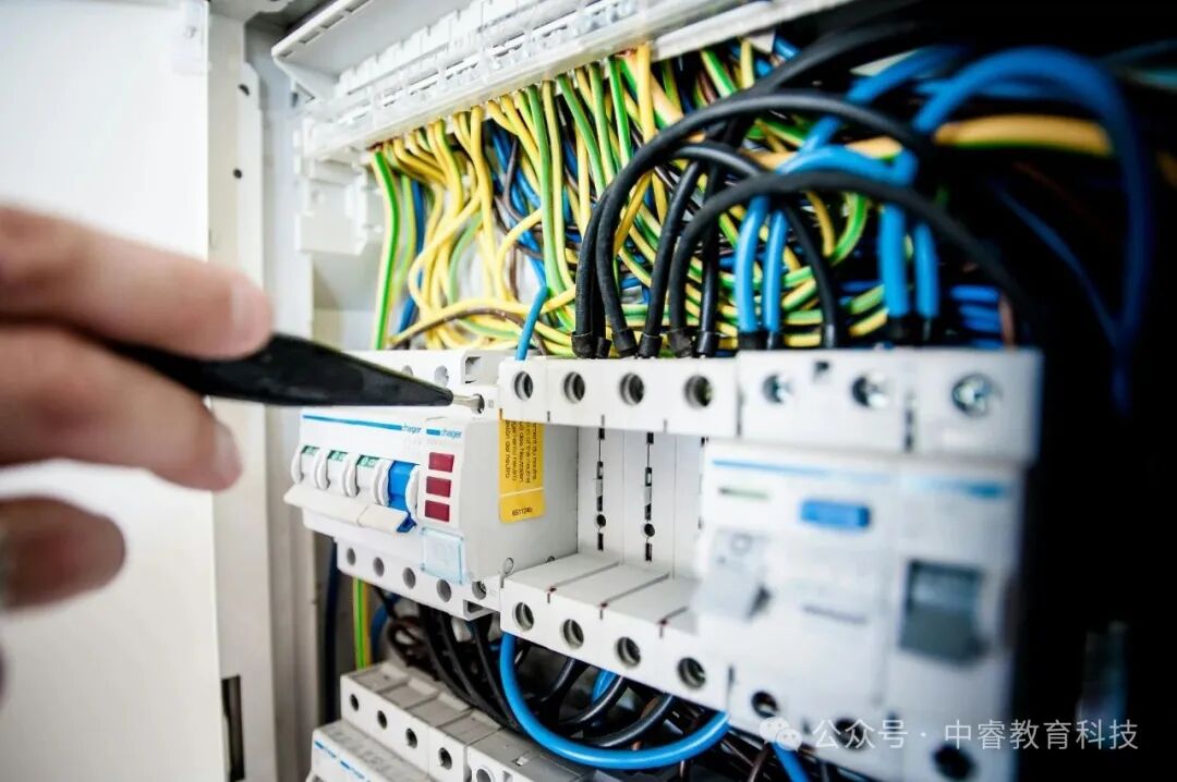 [Student Story] From Novice to Junior PLC Engineer: A Remarkable Career Transition